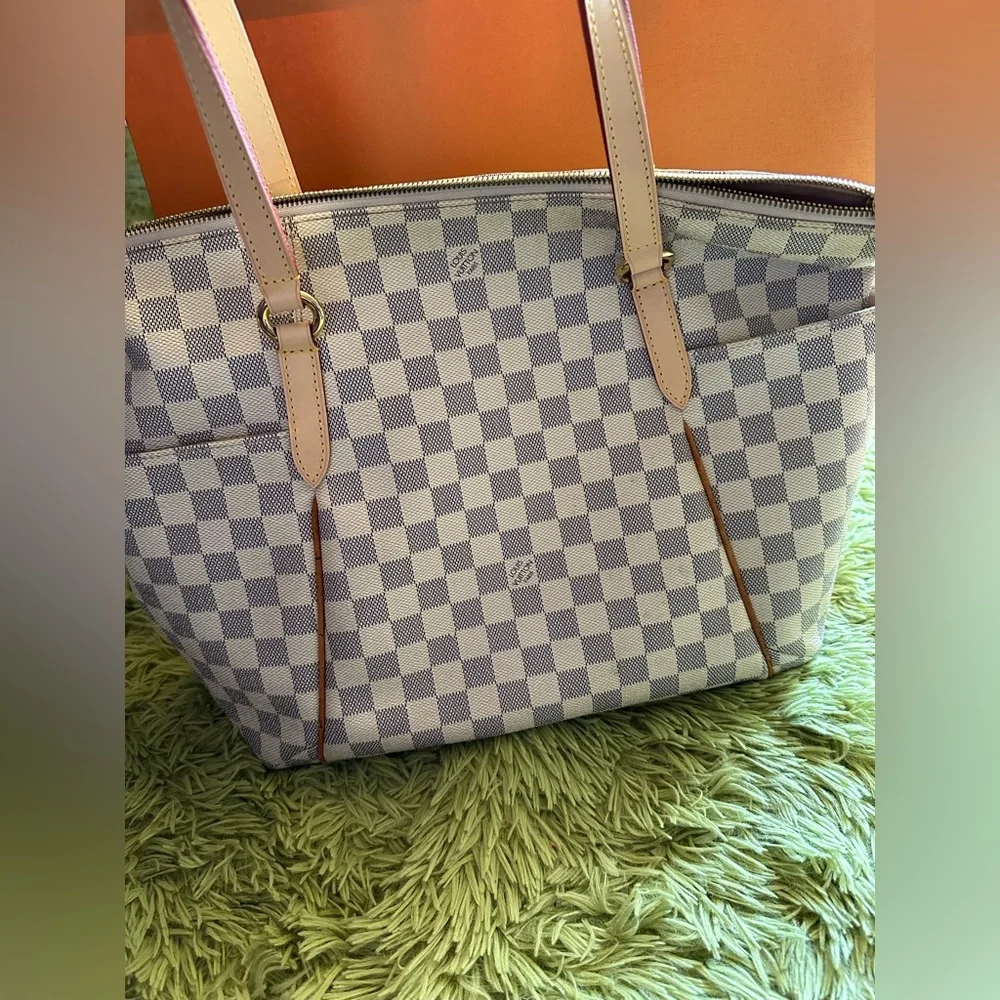 Louis Vuitton Damien Azur Totally MM WITH Dust Bag - Picture 1 of 16